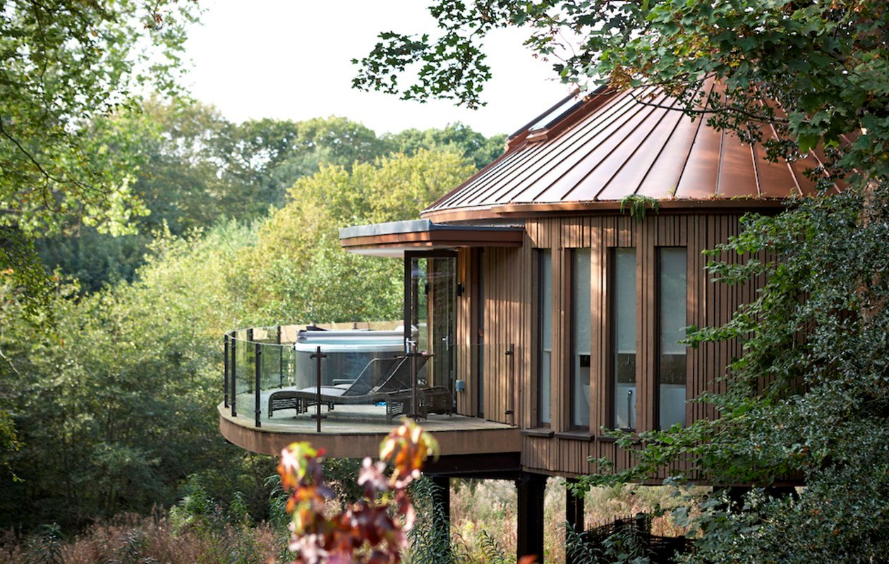 tree house suit in england